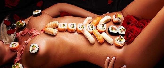 04_japan_naked_girl_sushi