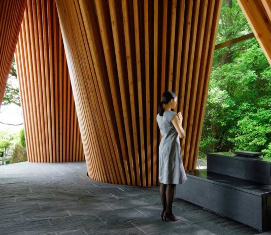 Cette chapelle japonaise au cœur d’une forêt est unique en son genre