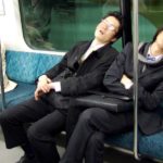 Travailler à en mourir : voyage dans la peau du « Salaryman » nippon