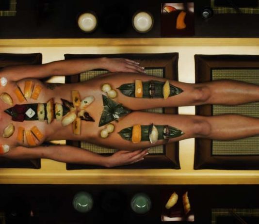 Nyotaimori : l’art de manger des sushis sur le corps d’une femme nue