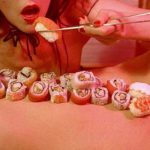 05_japan_naked_girl_sushi