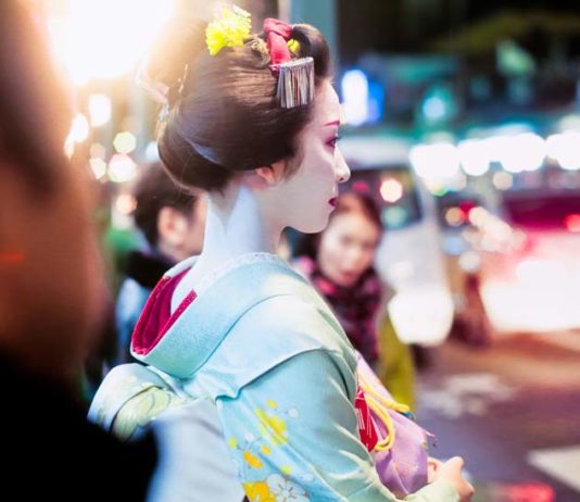 Non, la geisha n’est pas une prostituée de luxe. Pour en finir avec un mythe tenace !