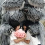 54986efc9aecf_-_ec-jaokn-2014-murakami-monsters-07-hugging-children-promo-xln