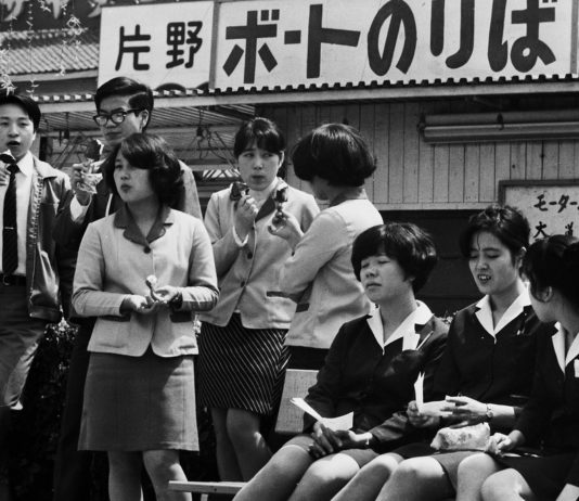 Des images du Japon des années 60, la plongée nostalgie…