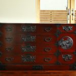 Tutoriel : trouver et réparer un meuble antique japonais de A à Z