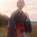 Le kimono-kilt de Maya en l’honneur de ses ancêtres japonais et écossais