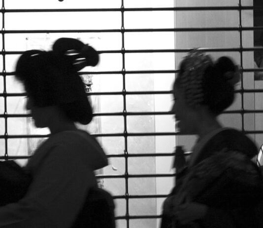 Maiko victimes d’abus : nouveaux témoignages et conséquences