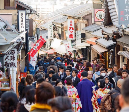 Les Japonais au bord de l’explosion face aux touristes « paparazzis » à Kyoto