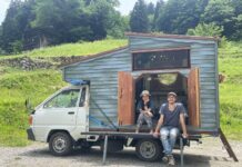 Ce couple est parti a la rencontre des Japonais “libres”