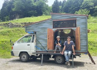 Ce couple est parti a la rencontre des Japonais “libres”