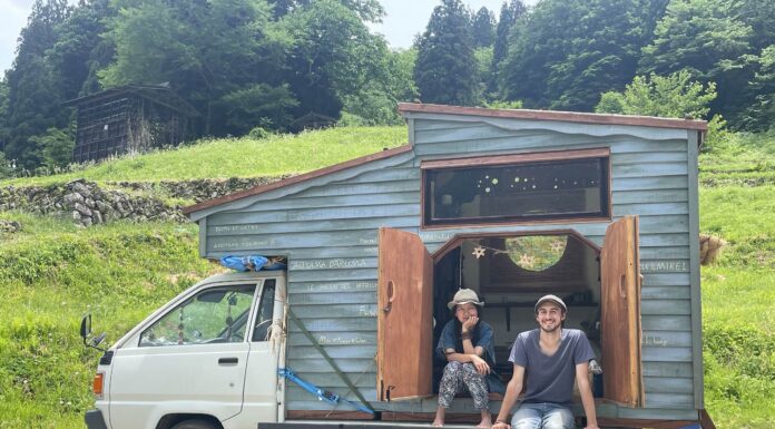 Ce couple est parti a la rencontre des Japonais “libres”