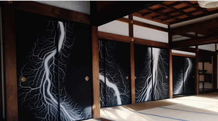 Le temple comme galerie : quand le sacré expose de l’art contemporain