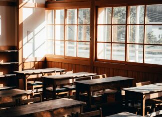 Pourquoi le Japon ferme des écoles et manque de travailleurs